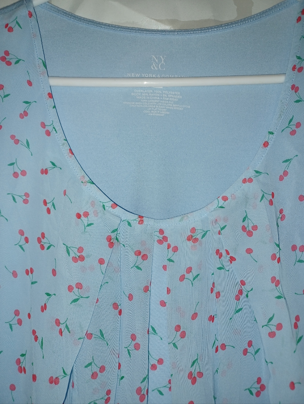 LIKE NEW NWOT New York & Co Baby Blue Cherries Cherry Blouse Sleeveless - Picture 3 of 5